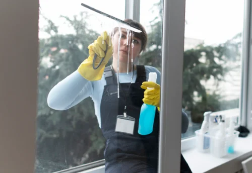 Nettoyage de vitres intérieures et extérieures à Anet